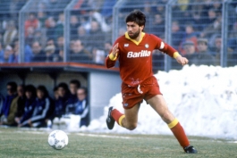 کارلو آنجلوتی در لباس تیم رم.حدود 30 سال پیش.