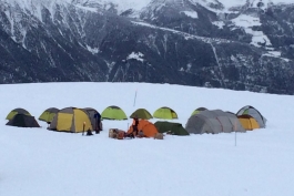 برپایی اردوی میان فصل ماینز، در کوهستان های برفی سوئیس
