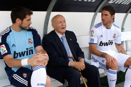 یک سال گذشت ...