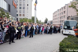 ورود کاروان رئال مادرید به ورشو در میان استقبال پر شور لهستانی ها!