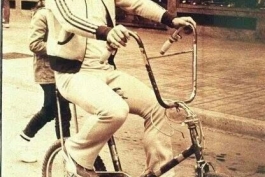 مارادونای بزرگ و دوچرخه سواری!!