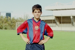 کیه؟؟؟سرچ نکنین لطفا