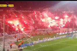 ویدیو؛ آتش بازی زیبای هواداران المپیاکوس در بازی با پائوک