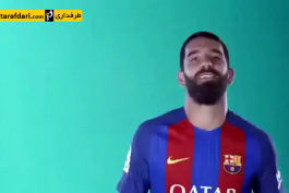 ویدیو؛ وقتی آردا توران بازیکنان بارسلونا را راضی می کند عید جمهوریت ترکیه را تبریک بگویند