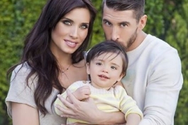 خدا به داد یوونتوس برسد ! سال پش وقتی خبر فرزند اول راموس رسید ، آقای اسطوره مثل یک بمب آلیانس آرنا را ترکاند . پیلار روبیو ، همسر راموس اعلام کرد که دومین فرزند آقای اسطوره در راه است و پس از نزدیک به یک سال بالاخره عکس پسر اولش را منتشر کرد .