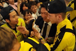 استقبال‌باشکوه‌ژاپنیها‌ از کاروان‌دورتموند