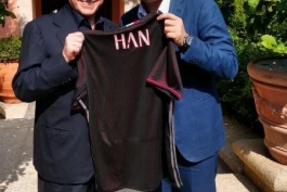 برلوسکونی در کنار هان لی خریدار جدید میلان (عکس)