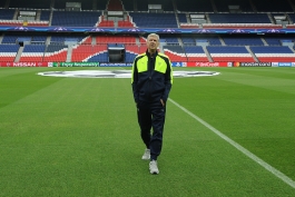 به گفته یک فرد نزدیک به آرسن ونگر، او پیشنهاد مربیگری در پاریسن ژرمن، رئال مادرید و بایرن مونیخ را رد کرده است