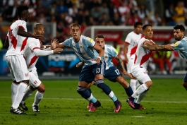 پرو 2 - 2 آرژانتین؛ دو جین ستاره آرژانتینی شهر لیما را با 1 امتیاز ترک کردند
