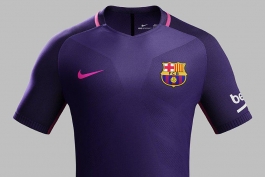 بارسلونا از پیراهن دومش برای فصل 17-2016 رونمایی کرد؛ تکلیف اسپانسر هنوز مشخص نیست
