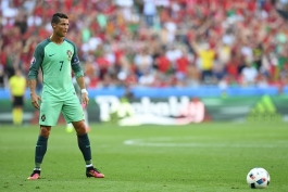 پیتر شیلتون: کریستیانو رونالدو نمی تواند نقش تمام بازیکنان پرتغال را ایفا کند