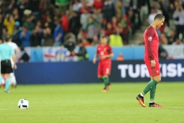 حمایت سرمربی پرتغال از رفتار کریستیانو رونالدو بعد از بازی با ایسلند :من اشتباهی از او ندیدم