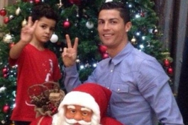 آماده شدن کریس رونالدو و پسرش برای جشن کریسمس