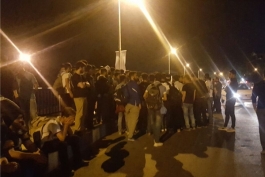 تجمع اعتراضی هواداران ملوان در نیمه شب گذشته+عکس
