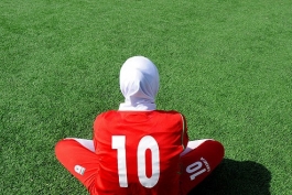   حواشی ممنوع‌ الخروجی بانوی فوتبالیست؛ زنان می‌ توانند در مواقع اضطراری با اجازه دادستان از کشور خارج شوند