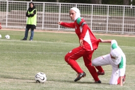  گزارش روزنامه ال‌ پاییس در مورد غیبت نیلوفر اردلان در جام ملت‌ های آسیا 