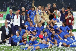 پوستر بسیار زیبا از آتزوری قهرمان ج.ج 2006