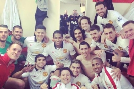 عکس گروهی بازیکن منچستر در رختکن  انفیلد