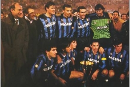 29 نوامبر 1989 - جشن قهرمانی در سوپرکاپ, بعد شکست 2 بر 0 سامپدوریا!