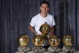" King Messi" در کنار 5 توپ طلا