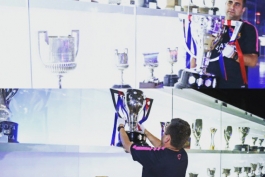 اضافه شدن جام قهرمانی مسابقات لالیگا فصل 15-2014 به موزه باشگاه بارسلونا