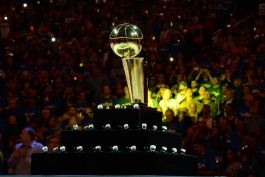 گزارش تصویری؛ جام قهرمانی فصل قبل NBA به گلدن‌استیت اهدا شد