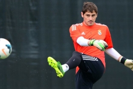 درشب تقابل لاروخا با هلند دخیا نتوانست خودرااثبات کند