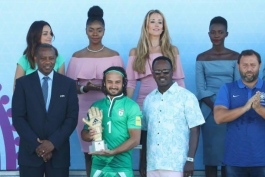 فوتبال ساحلی-دروزاه بان تیم ملی فوتبال ساحلی-جایزه دستکش طلایی برای پیمان حسینی