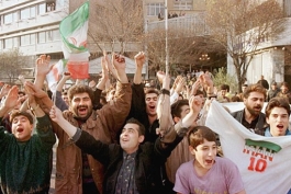 هجدهمین سالگرد 8آذر؛ روزی که فضای اتاق برای پرواز کافی نبود