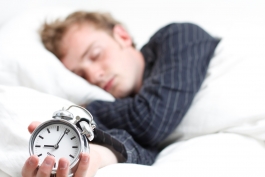 کم خوابی و خواب بیش از حد  باعث افزایش وزن میشود 