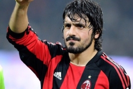 ديوانه وار عاشق اين بشر بودم...كسي كه الان ميلان كم داره...كسي كه واقعا عاشق اين پيرهن بود...خوشحالم كه بازياتو ميديدم و لذت ميبردم ..كاش  ميشد بعضيا هيچوقت پير نشن...