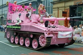 وقتی ارتش دست دخترا بیافته :))