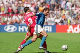 دفترچه خاطرات(1): جدال آنتونیو کنته و هاکان شوکور در یورو 2000 (عکس)