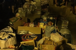 هواداران افراطی لاتزیو در حال جمع کردن کمک های مردمی برای زلزله زدگان ایتالیا (عکس)