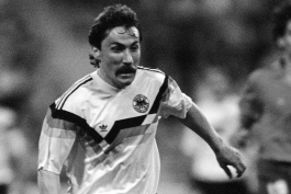 ستاره سابق فوتبال آلمان و باشگاه کایزرسلاترن، از دنیا رفت