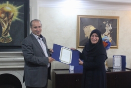 تاج با درخواست استعفای عرب موافقت کرد