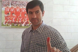 باقری در  پرسپولیس ماندنی شد