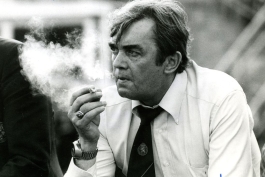 نود سال افسونگری...