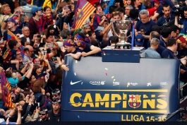 گزارش تصویری؛ جشن قهرمانی بارسلونا در خیابان های شهر بارسلون پس از فتح لالیگا