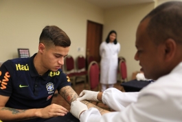 پیش از دیدار با آرژانتین، بازیکنان برزیل آزمایش خون دادند