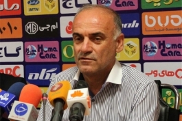 بختیاری‌ زاده: بازیکنان پرسپولیس با نشان دادن 6-4 هواداران را تحریک کردند؛ فردوسی‌ پور دیشب عادل بودن را فراموش کرد