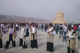 کوروش بزرگ بختیاری بوده است