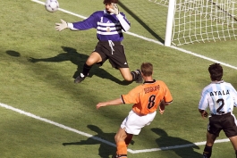 تیم ملی فوتبال آرژانتین - تیم ملی فوتبال هلند - جام جهانی 1998 فرانسه -  FIFA World Cup - Denis Bergkamp