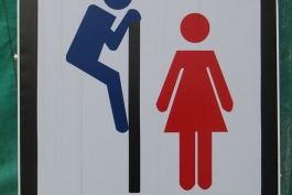 علامتهای مخصوص و خنده دار توالت عمومی برای زنان و مردان در خارج(بخش آخر)!!!!!