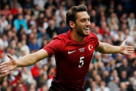 هاکان چالهان اوعلو؛ متخصص ضربات ایستگاهی، کسی که می خواهد به اوزیل فوتبال ترکیه تبدیل شود