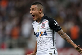 شالکه علاقه مند به جذب مدافع مستعد برزیلی