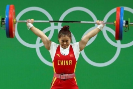 وزنه برداری بانوان المپیک ریو 2016؛ وزنه‌بردار چینی رکورد وزن 63 کیلوگرم را جابجا کرد
