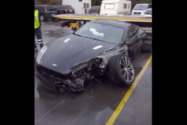 تصادف شدید رائول گارسیا و صدمه دیدن خودروی استون مارتین وی + عکس