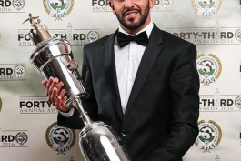 ریاض محرز و جایزه بهترین بازیکن فصل 2015/16 لیگ برتر انگلستان (عکس)