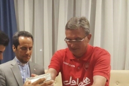 سفیر ایران در اوکراین به پرسپولیسی‌ها هدیه داد